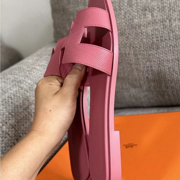 NEW HERMÈS Rose de Venise Epsom Calfskin Oran Sandals - Picture 11 of 13